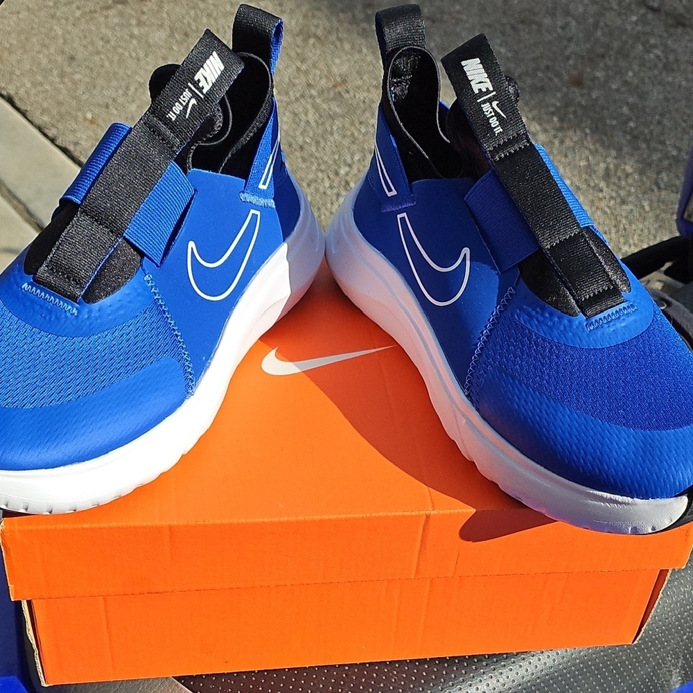 NWOT Nike Kids Flex Plus